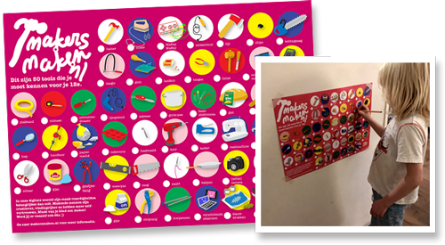 Een collage van de poster en een jongetje die de tools die ie kent op de poster afvinkt.